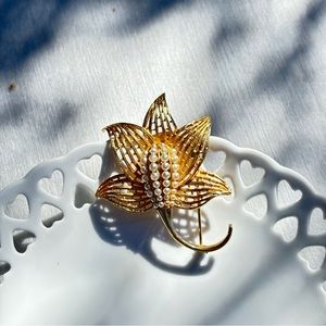 Vintage Corocraft Signed  Faux Pearl Flower Gold Tone Pin Brooch 2.75Inch